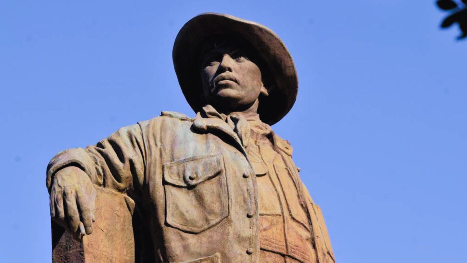 Monumento a Jesús García Héroe de Nacozari en Hermosillo Sonora