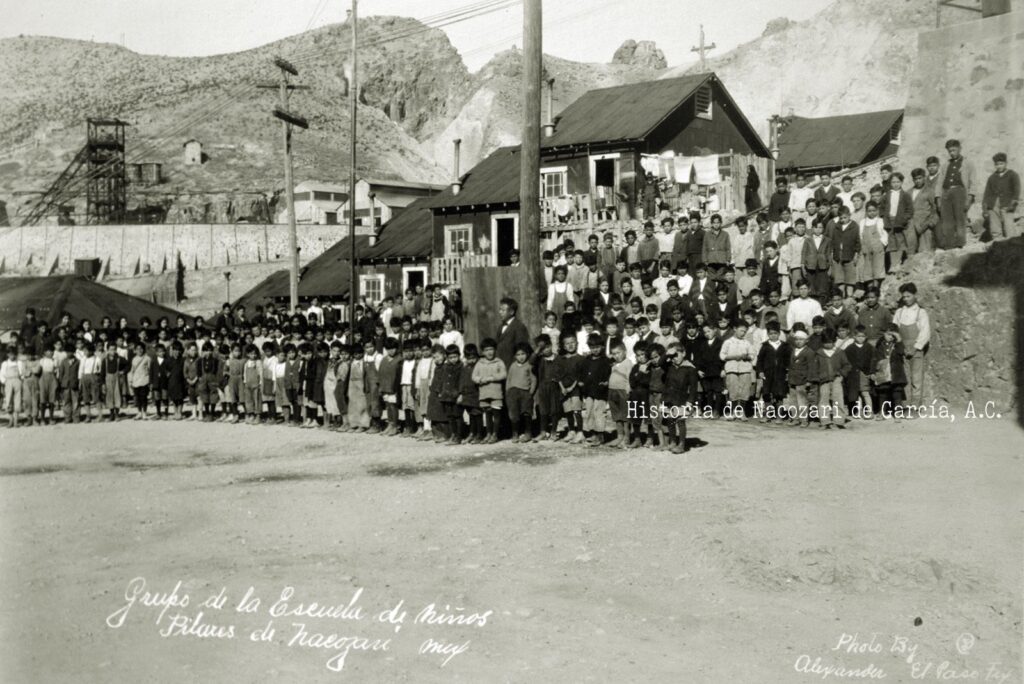 Grupo de la escuela de niños en Pilares de Nacozari, 1923